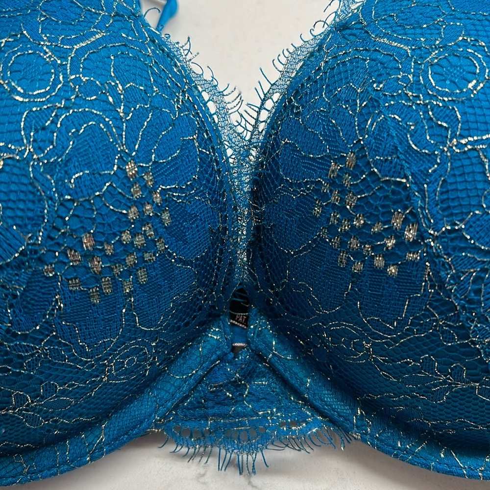Victoria’s Secret Very Sexy Push-Up Lace Trim Underwire Bra Size 36C
